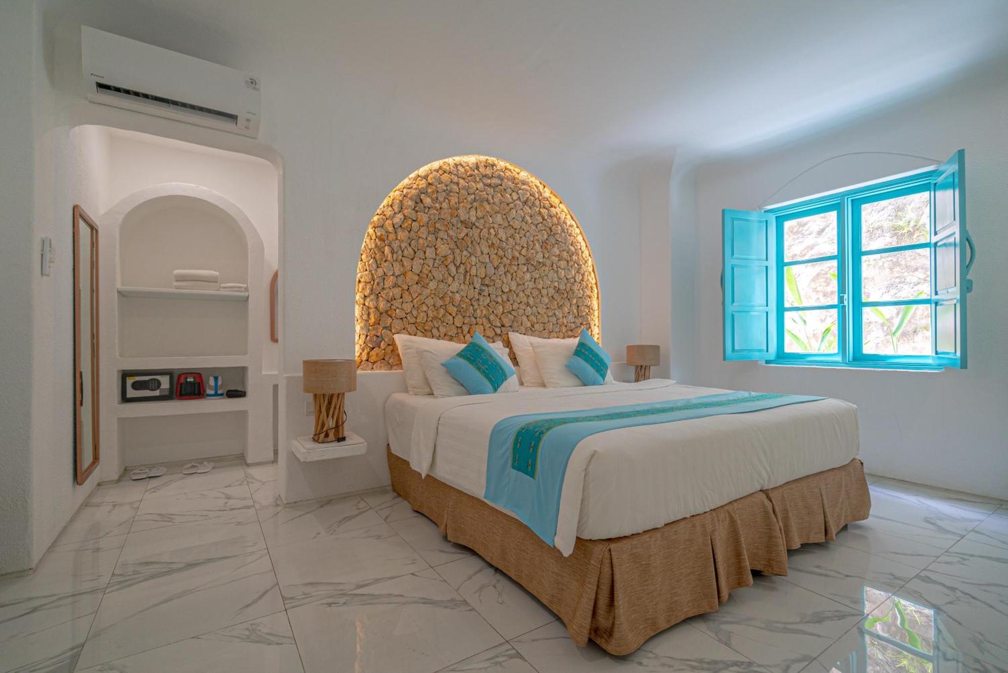 Hotel Loccal Collection Komodo 4*