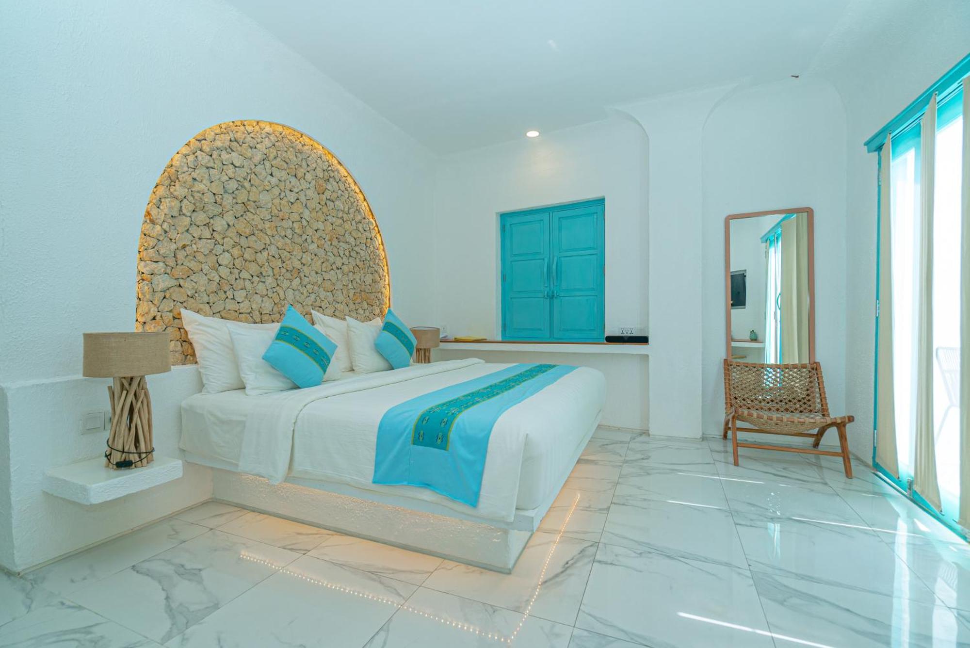 Loccal Collection Komodo Hotel