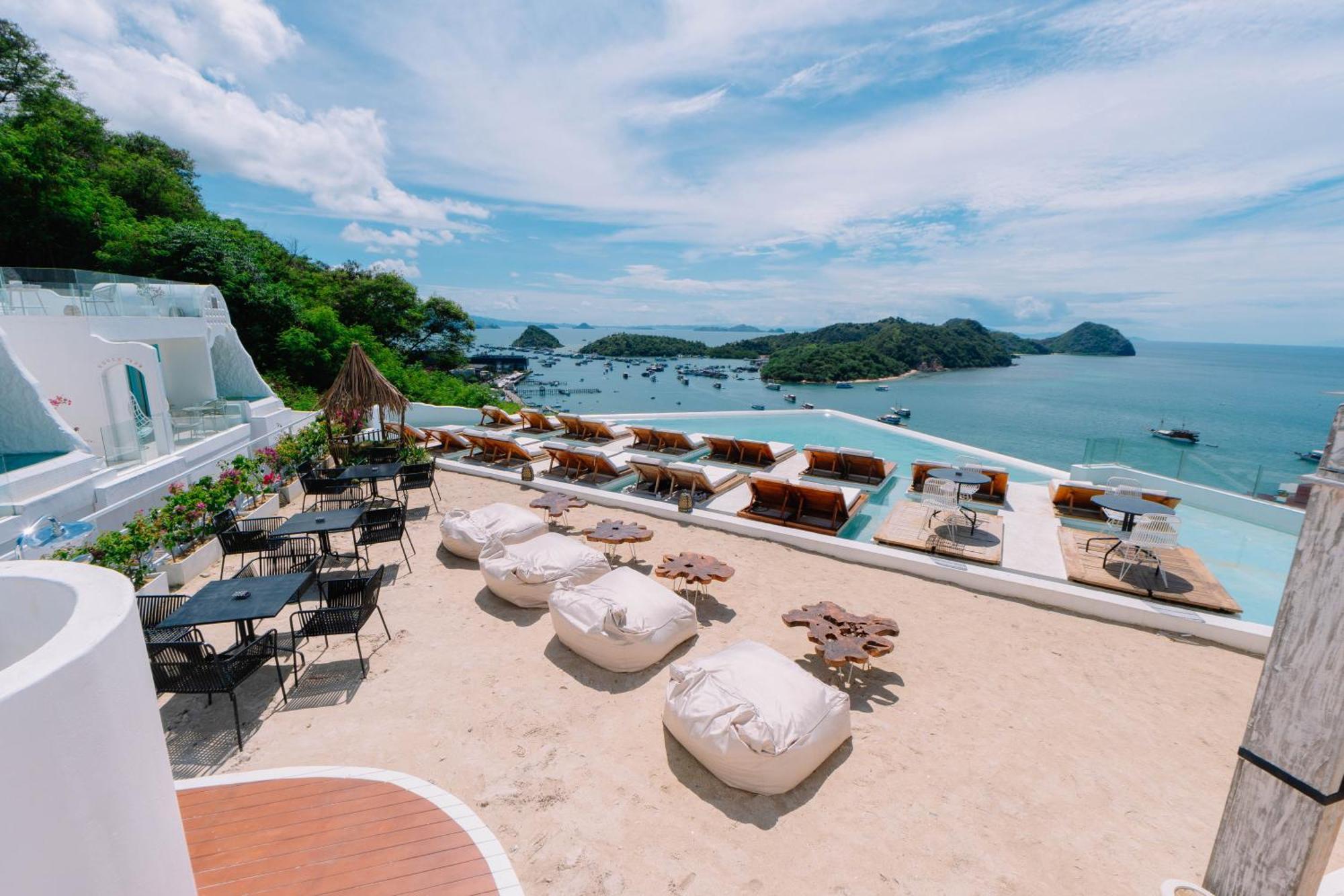 Loccal Collection Komodo Hotel 4*